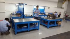 装配工作台图片