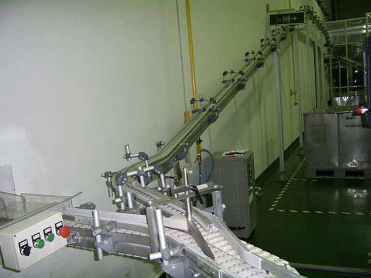 柔性链爬坡提升机